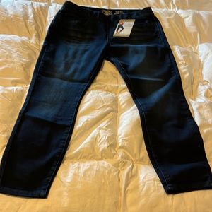 Women’s Signature Levi Strauss Gold; Pull-On Skinny Crop; Size 12; NWT